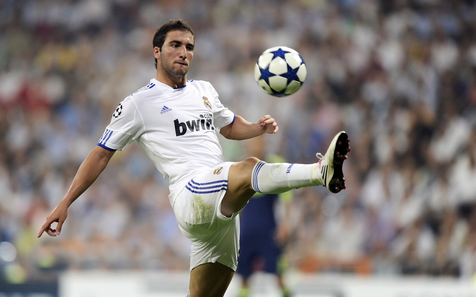 曼联两丢球暴露相同问题,一人防守遭痛批!阿莫林引援最多位置仍最弱